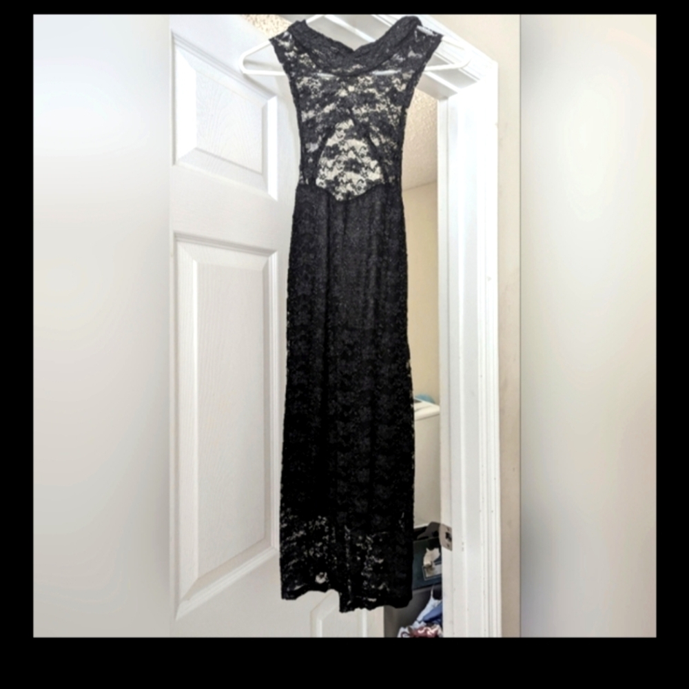 Black night out on the town dress comes with red formal dress